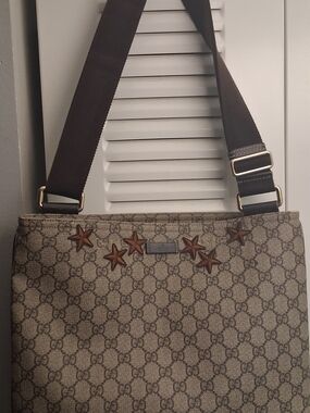 💯Authentic..Gucci Brown GG Supreme Star-Accent Shoulder Or Crossbody Bag